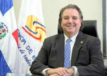 Acusan de Corrupto al Superintendente de Electricidad