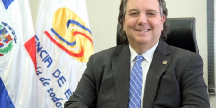 Acusan de Corrupto al Superintendente de Electricidad