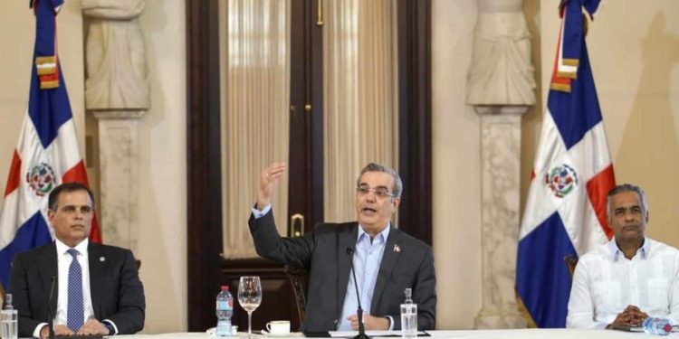 Abinader explica los motivos de préstamos realizados en 2022