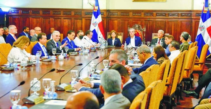 Gobierno reduce gastos en el Estado