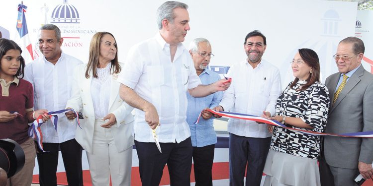 Destacan compromiso educativo del presidente Luis Abinader