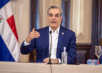 Abinader muestra logros del programa Burocracia Cero