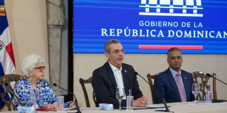 Abinader anunciara en agosto si opta por un segundo periodo