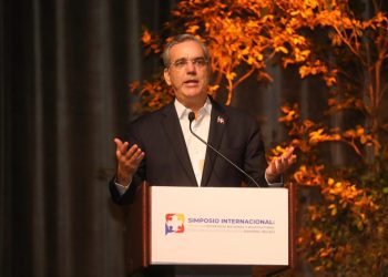 Durante su participación en el simposio internacional: hacia una estrategia nacional y multicultural para una educación bilingüe, el presidente Luis Abinader, informó que buscará la forma legal y constitucional de regularizar el trabajo doméstico en el país.     Consideró que ese sector necesita que se respeten sus derechos, se garantice el trabajo bajo las condiciones adecuadas, así como salarios dignos y su inclusión en la Seguridad Social.