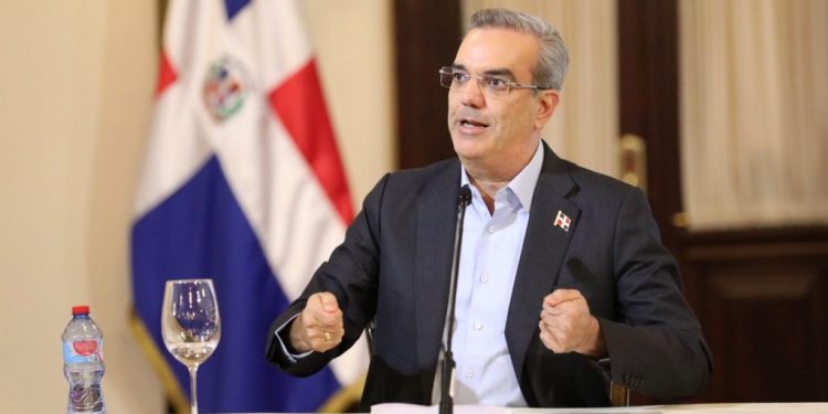 Abinader responde a las acusaciones de que su gobierno no ha podido resolver los problemas del país