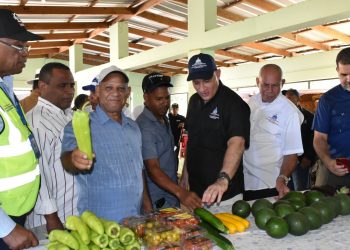El Ministro de Economía y el Director de Indesur supervisan proyectos que generarán beneficios para más de 1,300 agricultores en Independencia.