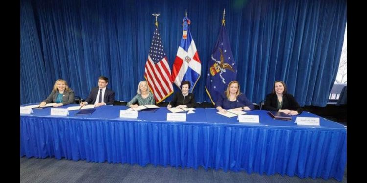 Estados Unidos y República Dominicana Firman Acuerdo para Promover Derechos Laborales de Trabajadores Dominicano