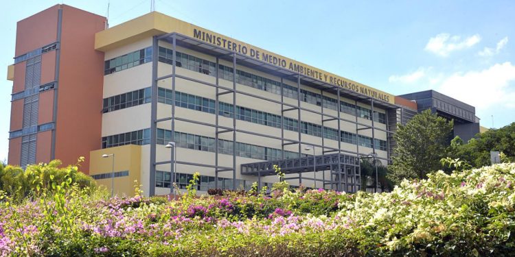 Ministerio de Medio Ambiente de República Dominicana toma medidas contra construcciones no autorizadas en la avenida Ecológica