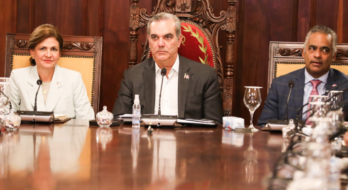 Presidente Abinader y Vicepresidenta Peña Impulsan Reforma Fiscal con Apoyo Empresarial