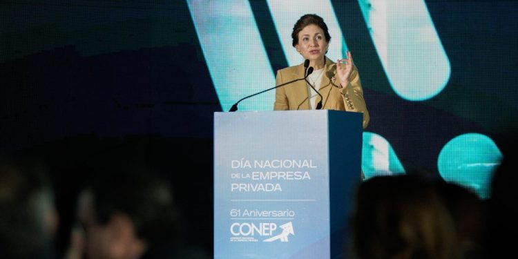 Raquel Peña Apela al Apoyo Empresarial para Reforma Fiscal