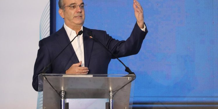 Abinader Propondrá Reforma Constitucional con Artículo Transitorio para Garantizar Estabilidad Política