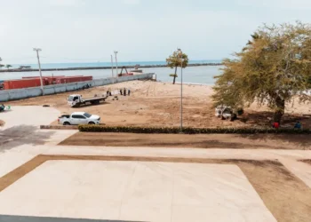 Alcaldía del Distrito Nacional Limpia Monumento y Reabre Parques del Malecón