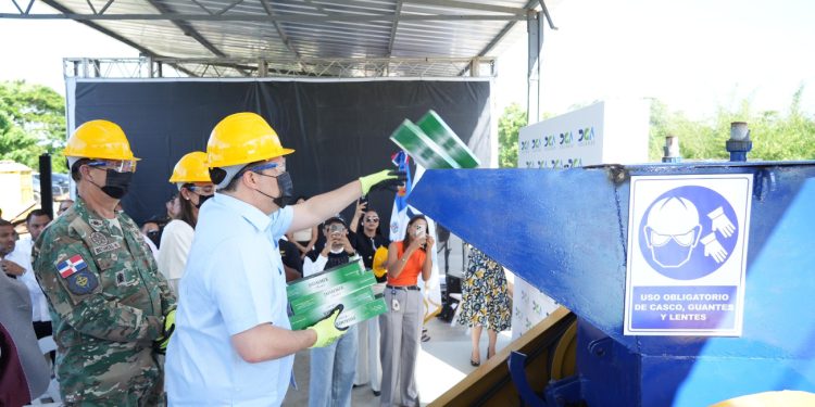 Aduanas destruye cargamento de cigarrillos que intentaba evadir RD$ 377 millones en impuestos