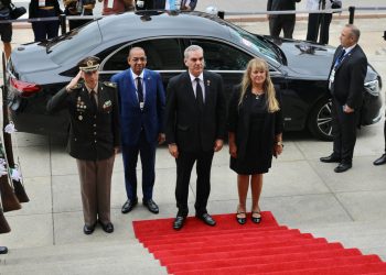 Presidente Abinader regresa a RD tras exitosa visita a Uruguay